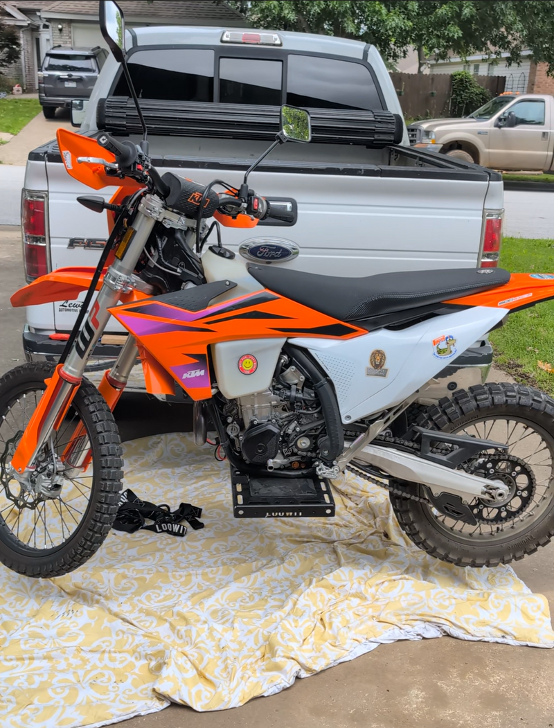 Ford F150 with KTM 500 on the Loowit Lift